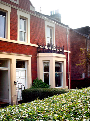 Vertical sliders, tilt a sash in white aluminium